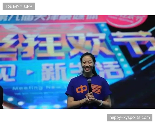 魏秋月出机场只拎布袋，一看价值能顶我两年工资